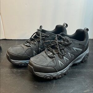 SKECHERS WIDE-FIT 8.5 Black Men's Hiking Shoes